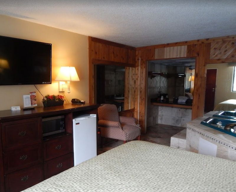 Colonial Inn (Crescent Motel) - From Web Listing